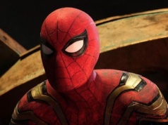 Kamera uchwyciła, jak Spider-Man buja się na sieci. Tłum zaczął wiwatować