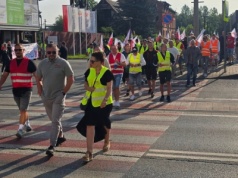 Hutnicy zablokowali drogę w Rudzie Śląskiej. „Stop napływowi stali ze Wschodu”