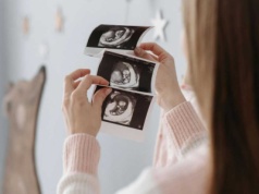 Płeć dziecka wcale nie jest losowa? „To jak rzut obciążoną monetą”