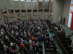 PiS traci, Konfederacja na podium. Kto jeszcze znalazłby się w Sejmie? [SONDAŻ]