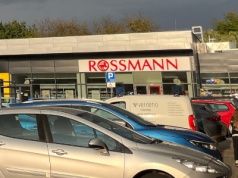 Rossmann wycofuje napoje z oferty. Powód? System kaucyjny