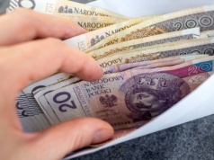 Wzrost płacy minimalnej przygniata polskie firmy. Polska drugą Argentyną? Sztuczne pompowanie płac źle się skończy