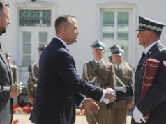 Nawrocki wręczył nominacje generalskie. Osiem nazwisk
