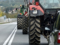 Ciągnik na ciągłej? Albo traktorzysta będzie miły, albo srogi mandat