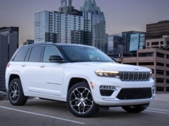 Jeep Grand Cherokee Summit Reserve 4xe w Australii. Za ile?