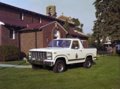 Ford w historii papieskiej motoryzacji. Lincoln, Bronco, Focus i polskie wątki
