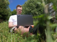 Lenovo ThinkPad X9-14 sprawdza się nie tylko w biurze. Bieszczady to jego drugi dom