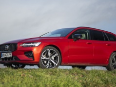 Volvo V60 tańsze o 37 tys. zł. Teraz gra w lidze cenowej MG HS Plug-In Hybrid