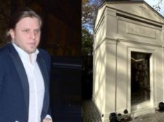 Grobowiec Piotra Woźniaka-Staraka. Uwagę przyciąga jeden szczegół