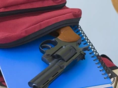 Uczeń CPS przyniósł broń na rozpoczęcie nowego roku szkolnego