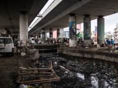 Jedno z najbardziej zanieczyszczonych miast świata idzie na wojnę z plastikiem