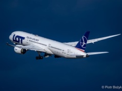 LOT: Dreamliner lądował w Urumczi. Awaria silnika
