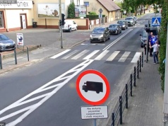 Rowerzystka upadła na przejściu dla pieszych (ZDJĘCIA)