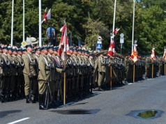 Czwartkowy przegląd mediów: Służba zawodowa nie dla każdego, Rosyjski dron w Polsce