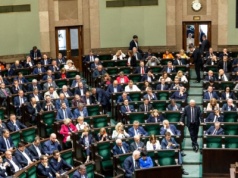 Zmiana lidera i tylko cztery ugrupowania w Sejmie. Nowy sondaż partyjny