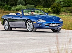 Używany Jaguar XK8 i XKR – brytyjski styl z rewolucją pod maską