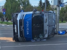 Poważny wypadek radiowozu w Olsztynie. Policjantka trafiła do szpitala