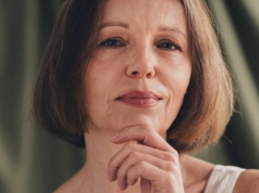 Internautki pokochały metodę 53, bo pięknie modeluje twarz. Na czym polega?