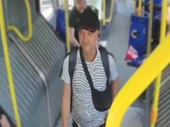 Mężczyzna wyżył się na autobusie. Policja szuka nerwowego pasażera