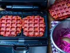 Zamiast do surówki, ścieram na gofry. Sprytny sposób na porcję warzyw na kolację