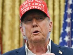 Donald Trump pokazał prezent od Putina. 