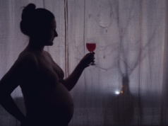 Klaudia piła w ciąży, córka urodziła się chora. 