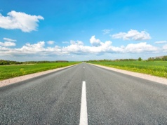 26 km i zero zakrętów. Najdłuższy prosty odcinek w Polsce to 