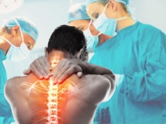 Ten objaw oznacza, że na operację kręgosłupa nie możesz czekać. Neurochirurg tłumaczy, dlaczego