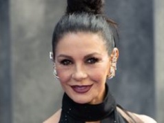 Tak wygląda córka Catherine Zety-Jones. 22-latka zapozowała w BIKINI na tle gór