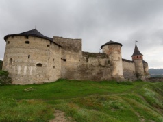 Kresowa forteca z listy UNESCO. Ma historię, która mogłaby posłużyć na film
