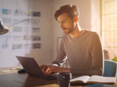 Kup laptopa, a dostaniesz 500 zł czekiem BLIK. Oto lista modeli