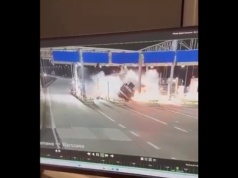 Makabryczny wypadek na autostradzie A2. Tir staranował bramki