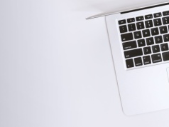 Laptop dla zawodowego kierowcy. Jak go wybrać? Wskazówki