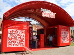Akcja Coca‑Cola w Krakowie. Tutaj za darmo spersonalizujesz swoją puszkę [ZDJĘCIA]