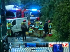 Busem w tył ciężarówki. Poszkodowany LPR-em trafił do Ostrowa