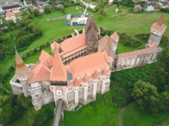 Zamek w Hunedoarze – jeden z 7 cudów Rumunii