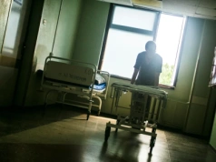 Kolejny kraj proceduje ustawę o eutanazji. Biskupi oponują