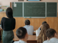MEN wprowadza rygorystyczny nadzór nad szkołami. Lekcje będą śledzone