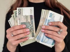 Ci rodzice mogą dostawać nawet 1900 zł miesięcznie. ZUS nie patrzy na dochód