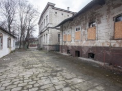 Komornik wkracza na tory. Nie uwierzycie, który dworzec wystawiono na sprzedaż