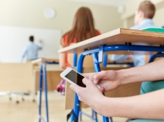 Włoskie szkoły szykują się do zakazu smartfonów