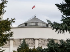 PiS i Konfederacja coraz mocniejsze. Nowy sondaż daje do myślenia