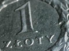 Złoty osłabił się do głównych walut; inwestorzy czekają na projekt budżetu