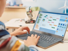 Jaki kompaktowy i niedrogi laptop wybrać dla ucznia?