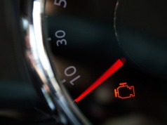 Check engine świeci? Winny może być sterownik silnika