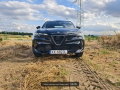 Test: Alfa Romeo Junior 1.2 145 KM EDCT6 Ibrida - Modelka