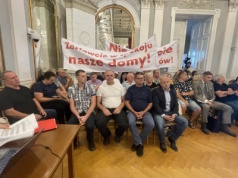 Były transparenty i głośne okrzyki – mieszkańcy protestują przeciw wschodniej obwodnicy Tarnowa