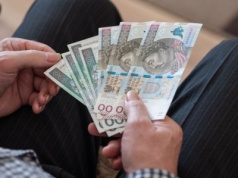 ZUS wypłaci 300 zł bez względu na zarobki. Kluczowa data to 31 sierpnia