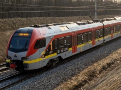 Dramat w Pabianicach. Czerwony parawan na torach i śmigłowiec przy dworcu