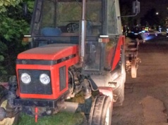 Nastolatek w szpitalu po zderzeniu z traktorem na Mazowszu